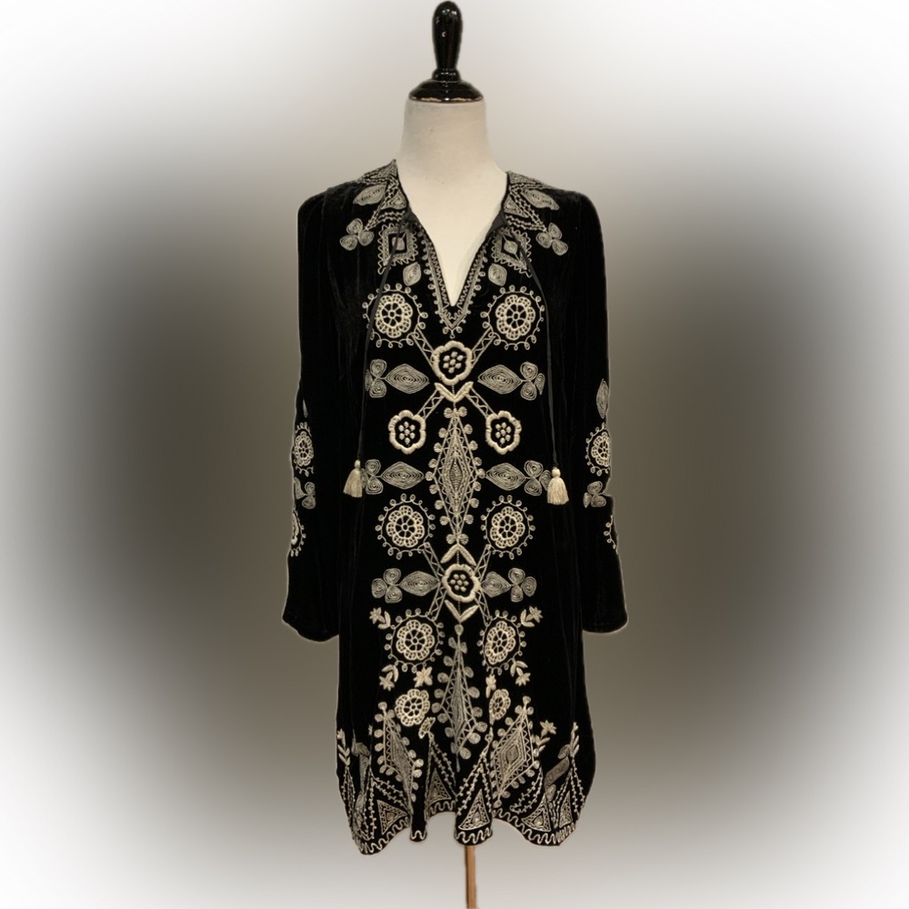 Johnny Was Liona Velvet Kimono Sleeve Dress Embroidery Black Floral NWOT, small
